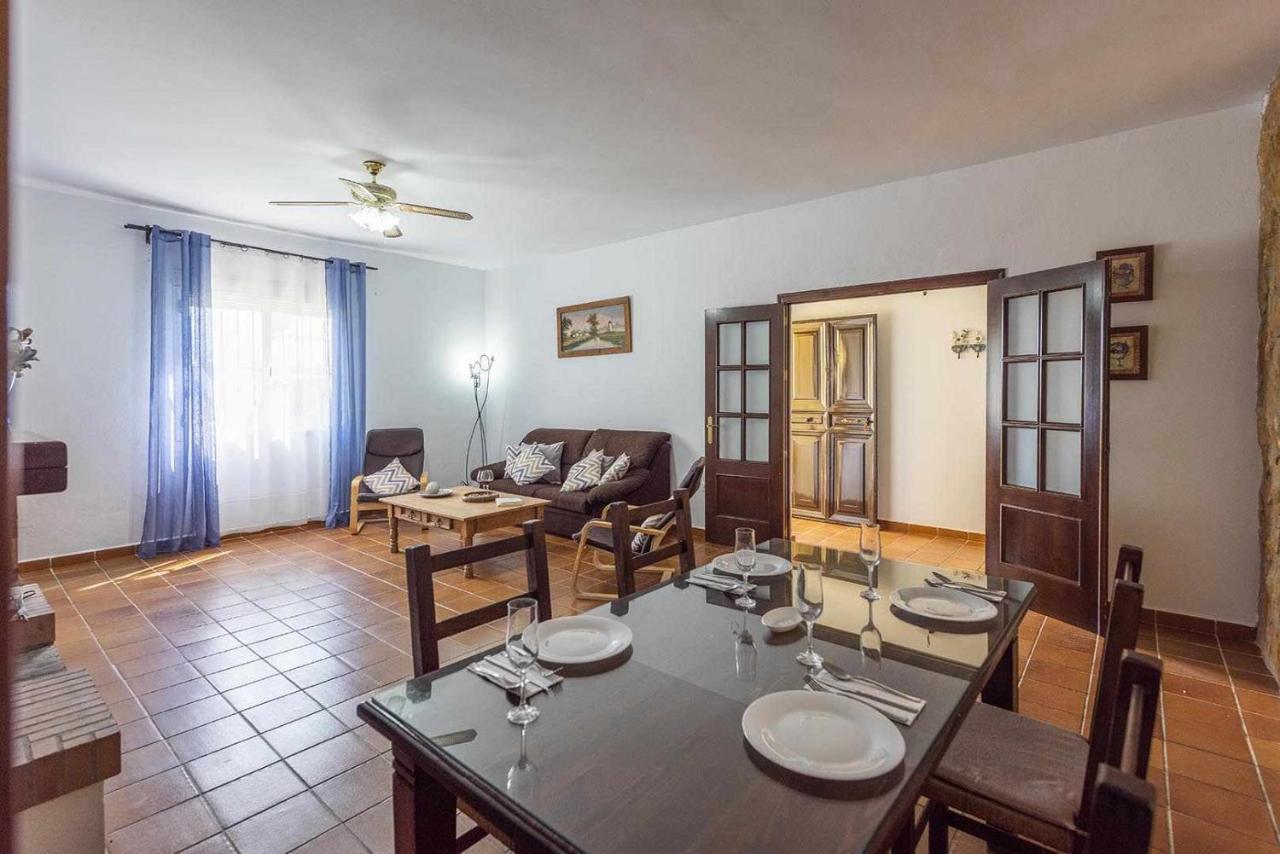 Casa De Noa Bonita En La Campiña De Sevilla