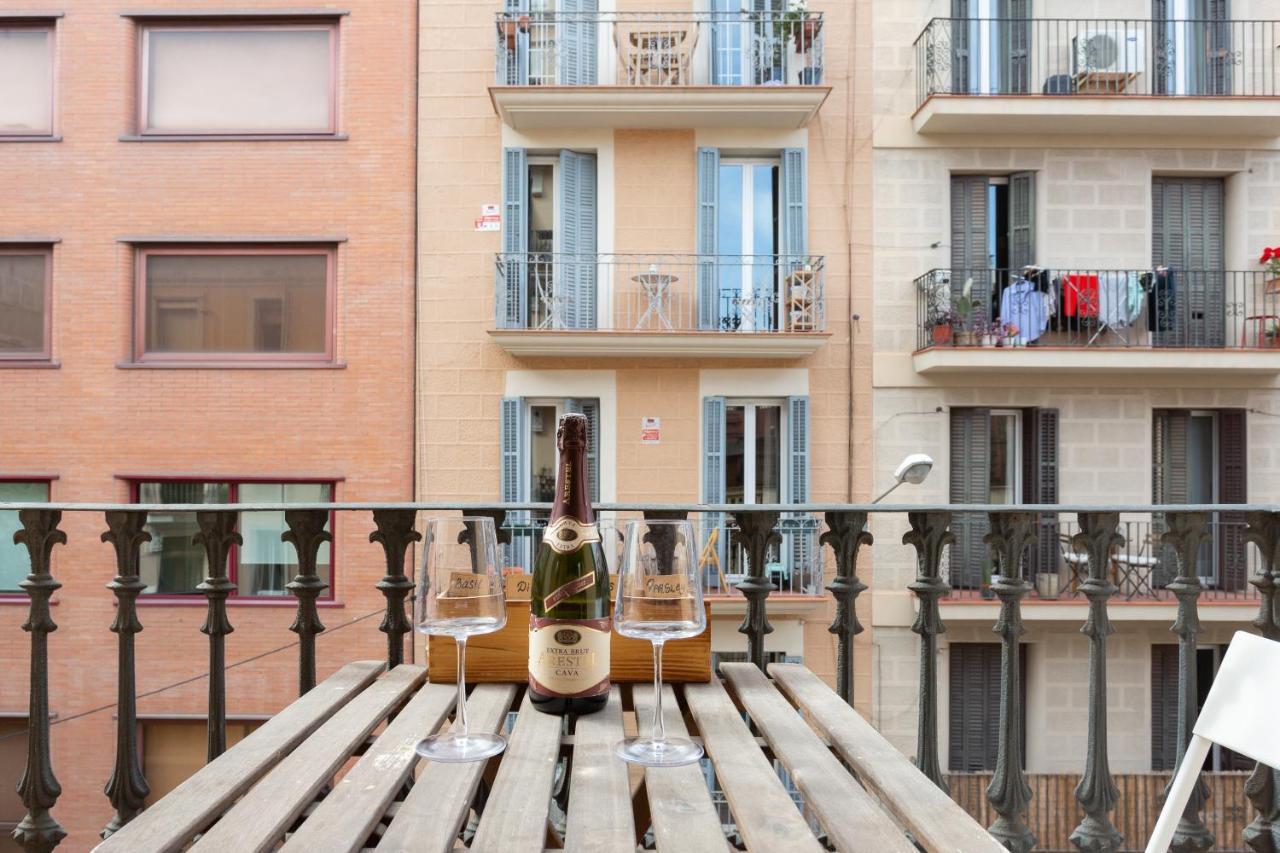 Aparteasy - Turo Park With Lovely Balcony Apartment