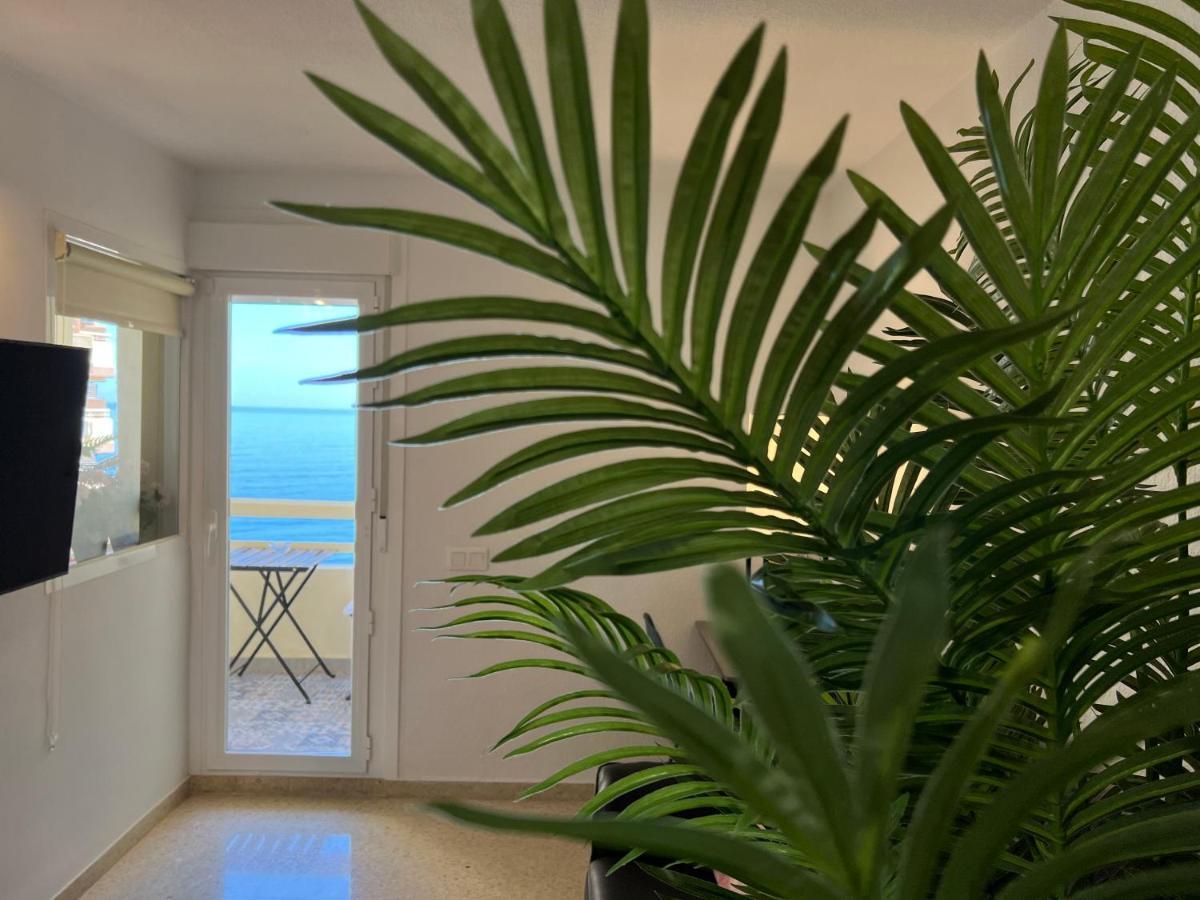 First Line! Art-apartment On The Seafront Of With Swimming Pool *