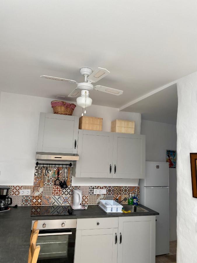 Cheerful One Bedroom Townhouse With Patio *