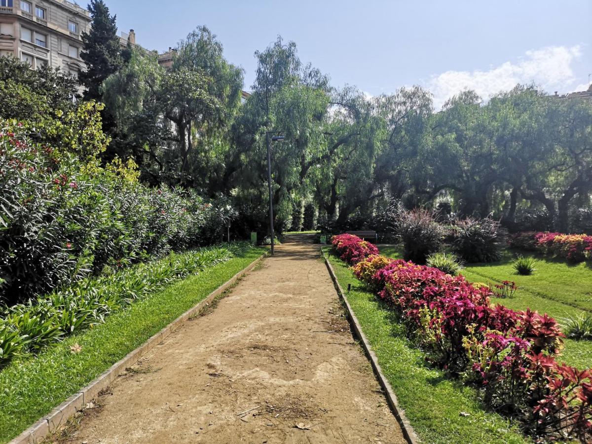 Aparteasy - Turo Park With Lovely Balcony Apartment
