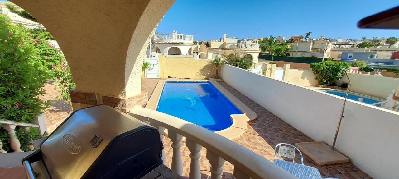 Agradable Con Piscina Privada Villa