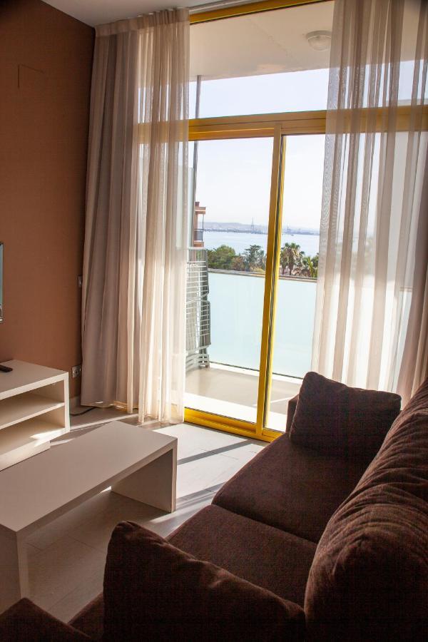 Apartment 4 *