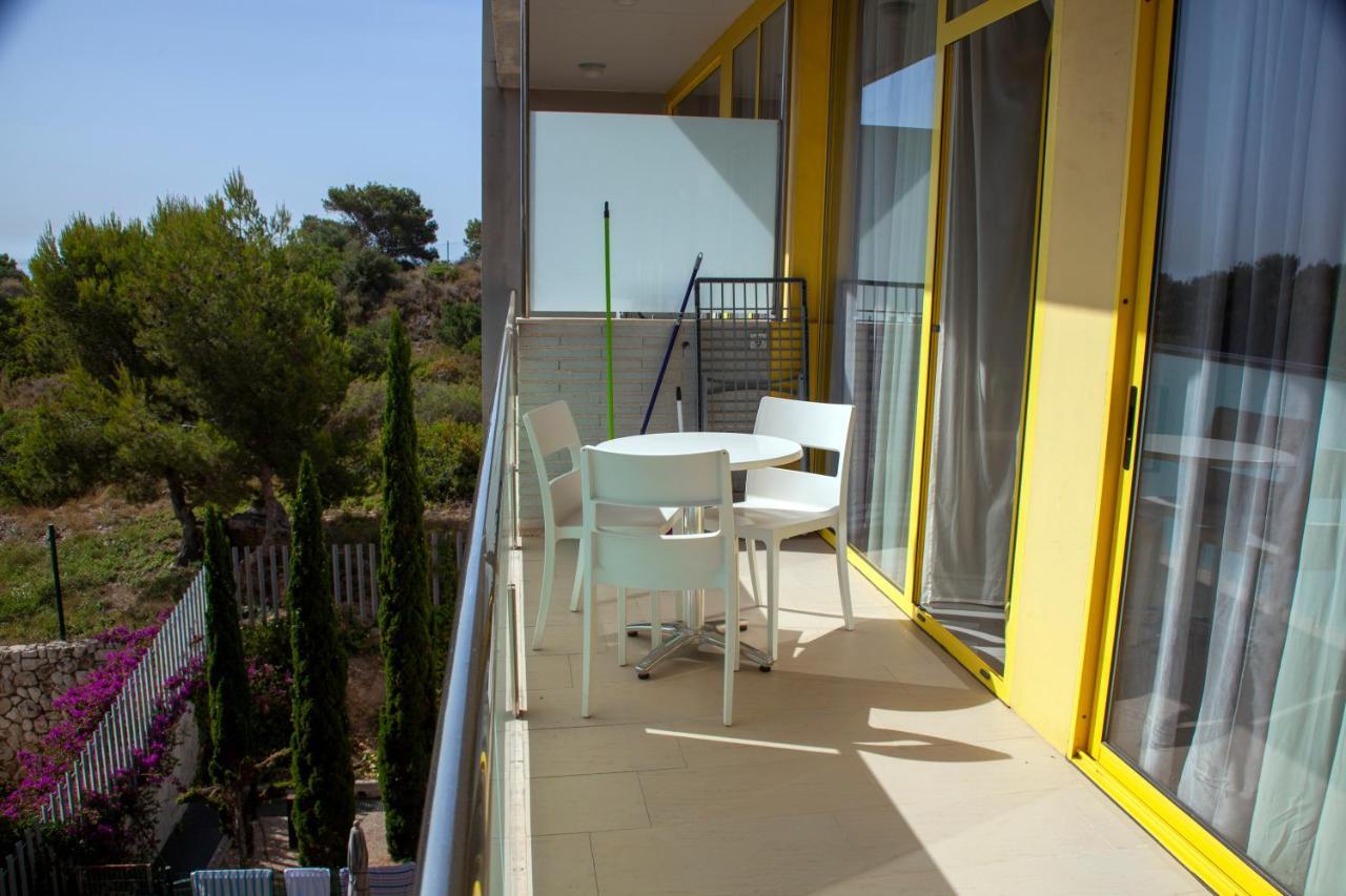 4 Apartment *