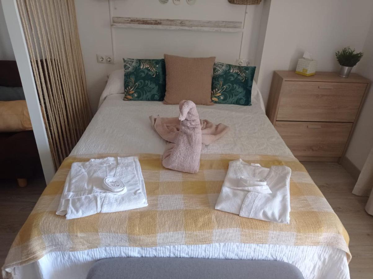 Totalmente Reformado Con Piscina Y Jardines Al Lado De La Playa De La Carihuela Apartamento Torremolinos