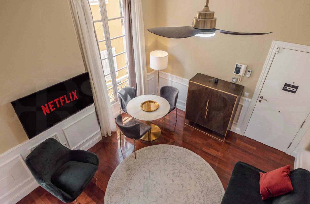 Duplex With Private Rooftop & View On San Juan Church By Rems Apartamento