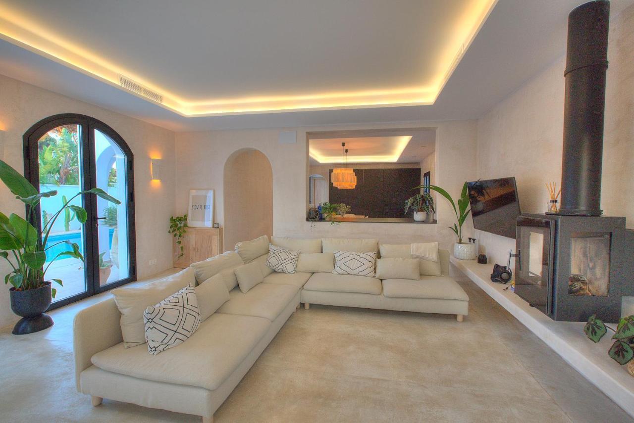 Mas Tranquila - A Stylish With Pool 150 M From The Villa *
