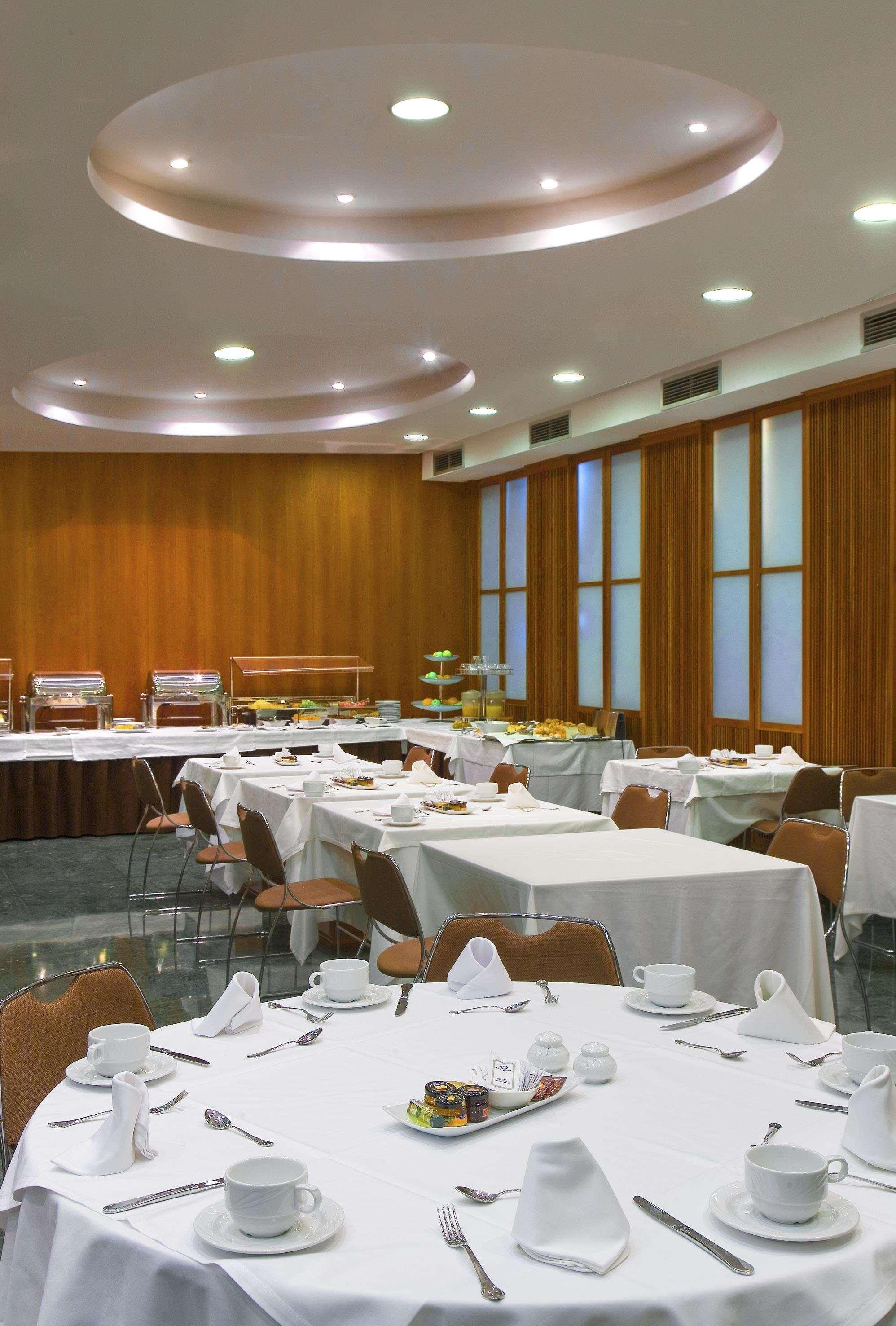 Melia Plaza Hotel 4*