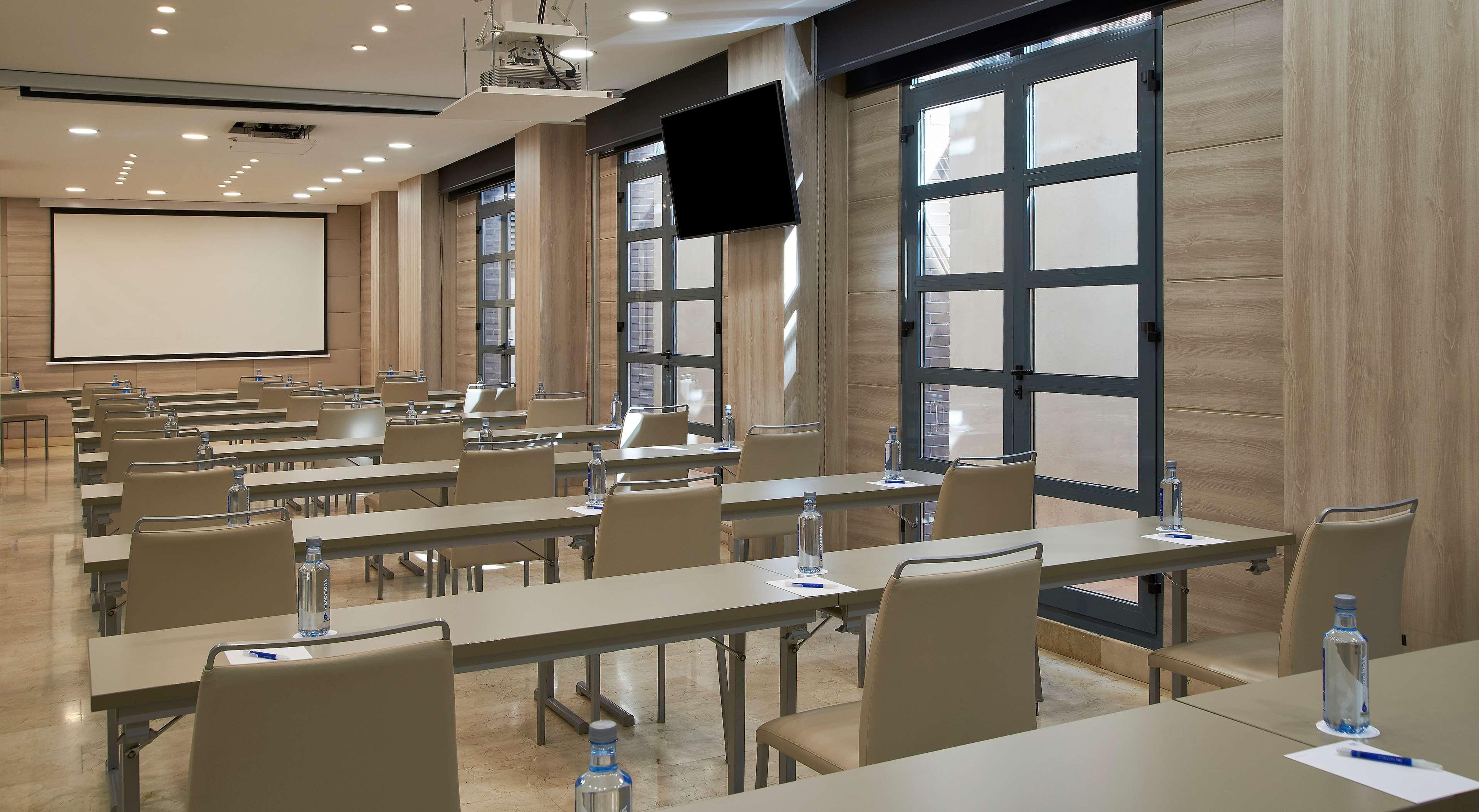 Hotel Nh Artes 4*