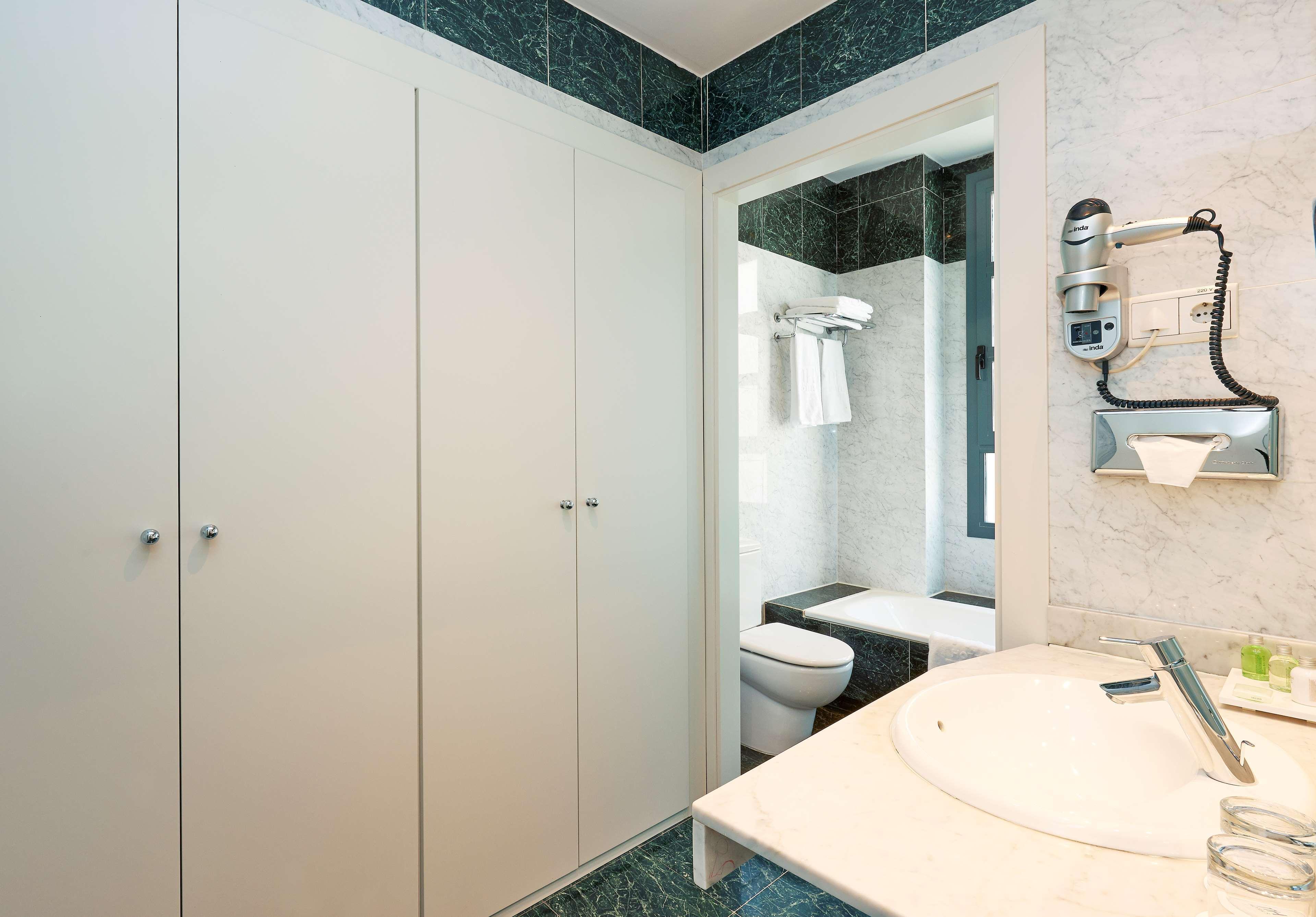 Nh Artes Hotel 4*