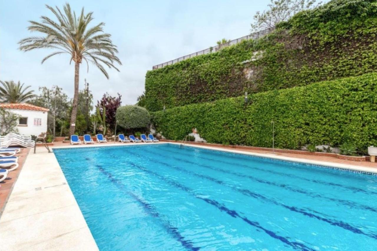 La Buena Vida Duplex: Stylish Retreat With Pool Access Near Puerto Banus *