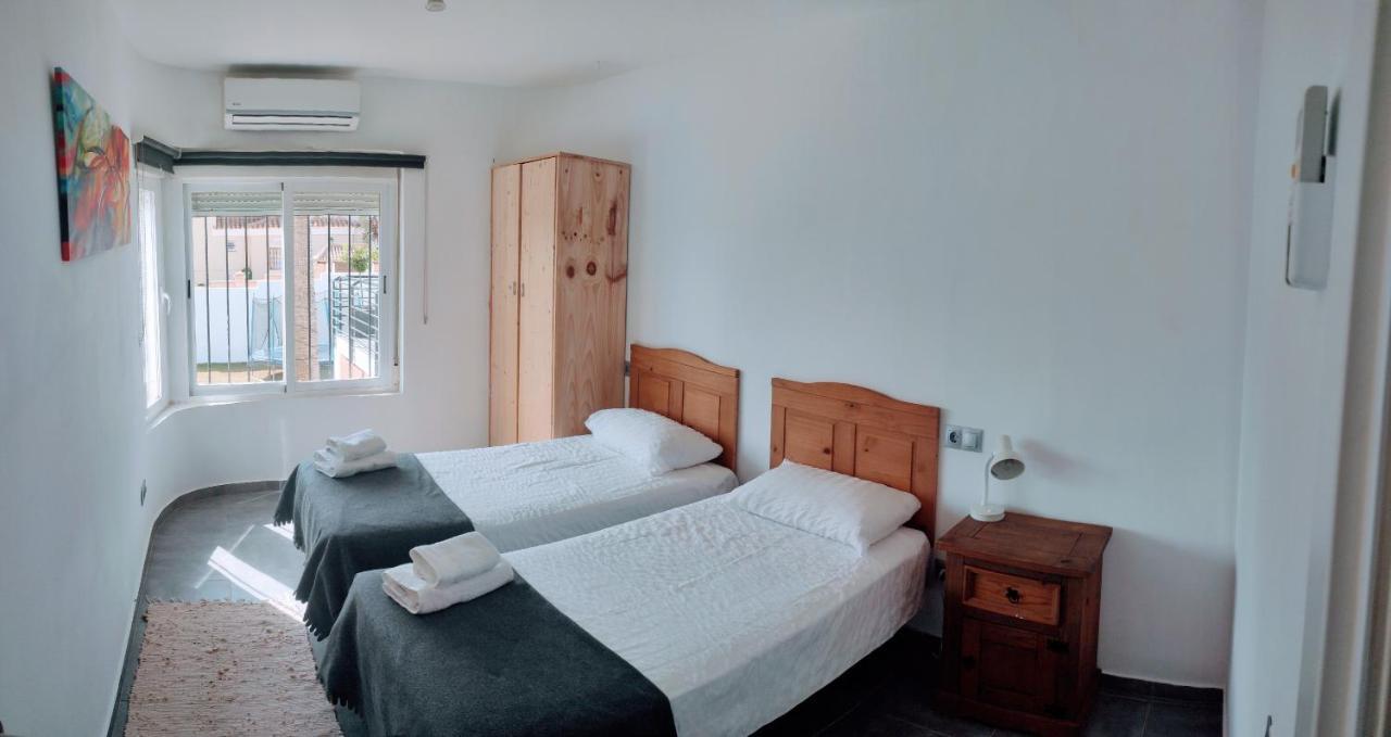 Torreguadiaro - 2 Mins Walk From The Bars And Restaurants Villa *