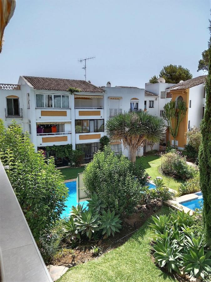 Apartment 2 Bed W/pool Close To + Amenities