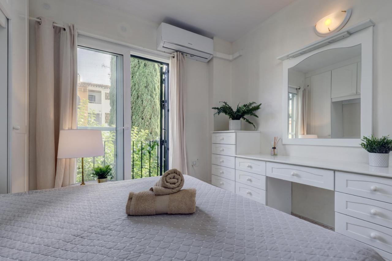 2 Bed W/pool Close To + Amenities