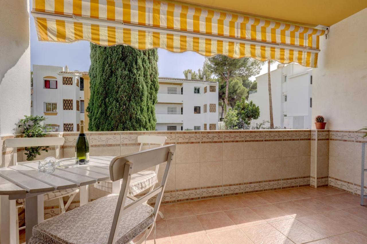 Apartment 2 Bed W/pool Close To + Amenities
