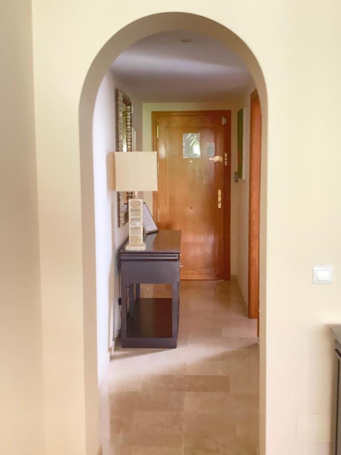 Modern In Village Centre With Underground Parking Apartamento