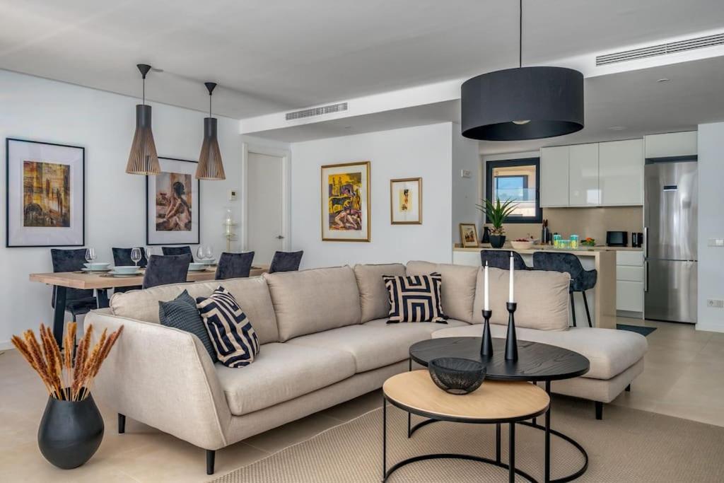 Stunning Penthouse W Private Pool In El Higueron By Costarentals - Ref 178 Apartment