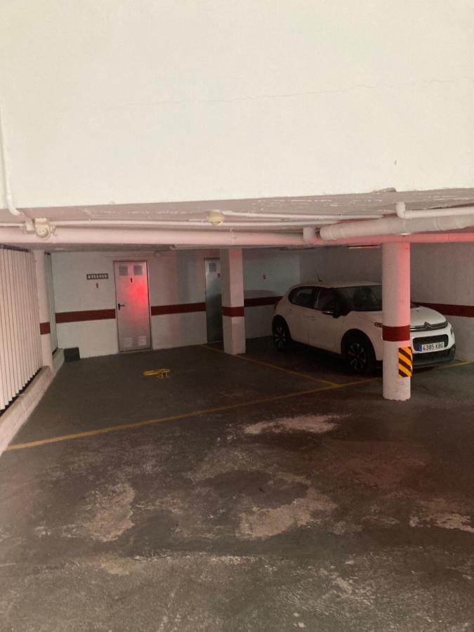 Modern In Village Centre With Underground Parking Apartamento