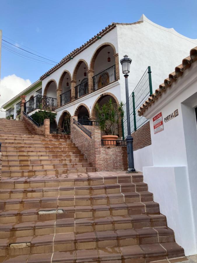 Modern In Village Centre With Underground Parking Apartamento Benahavís