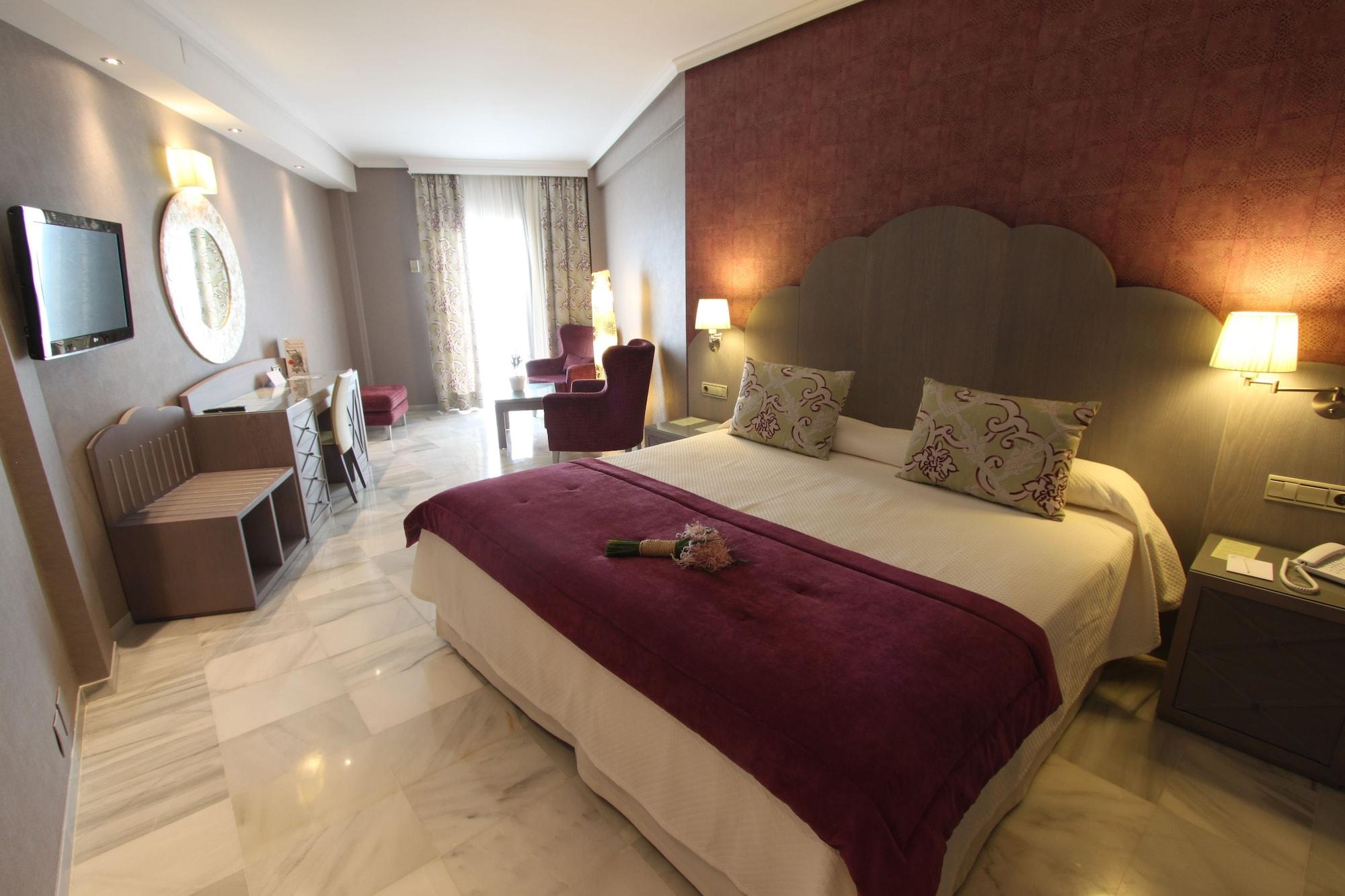 Hotel Balcon De Europa 4*