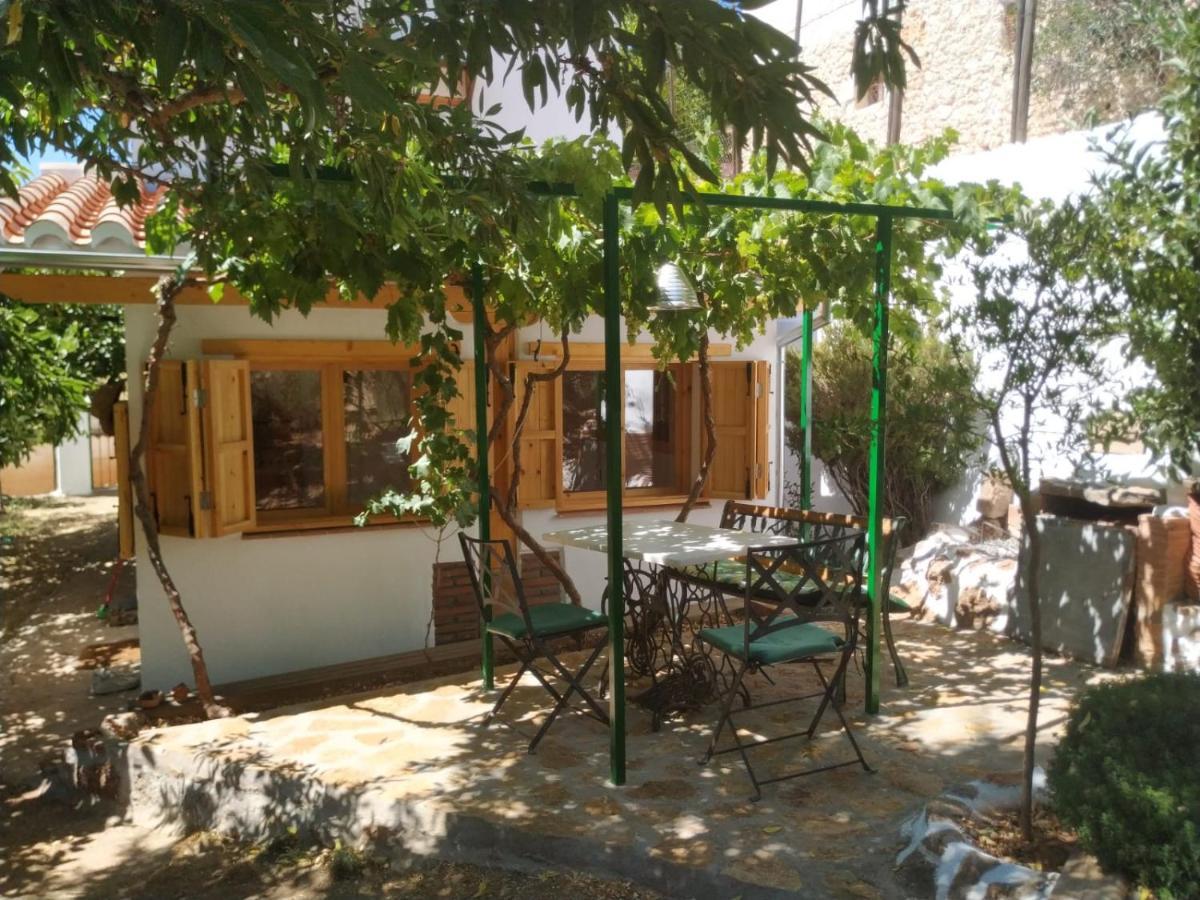 El Pajar De Angelines Holiday home Tocon De Quentar