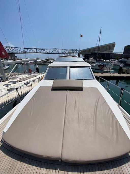 Barco Muy Romantico Con Parking! Hotel en barco Sant Adrià de Besòs