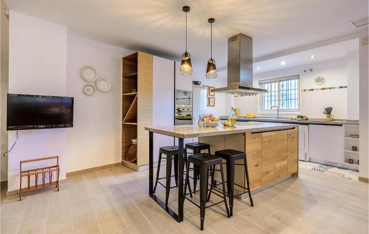Apartamento Stunning In With Wifi&outdoor Swimming Pool