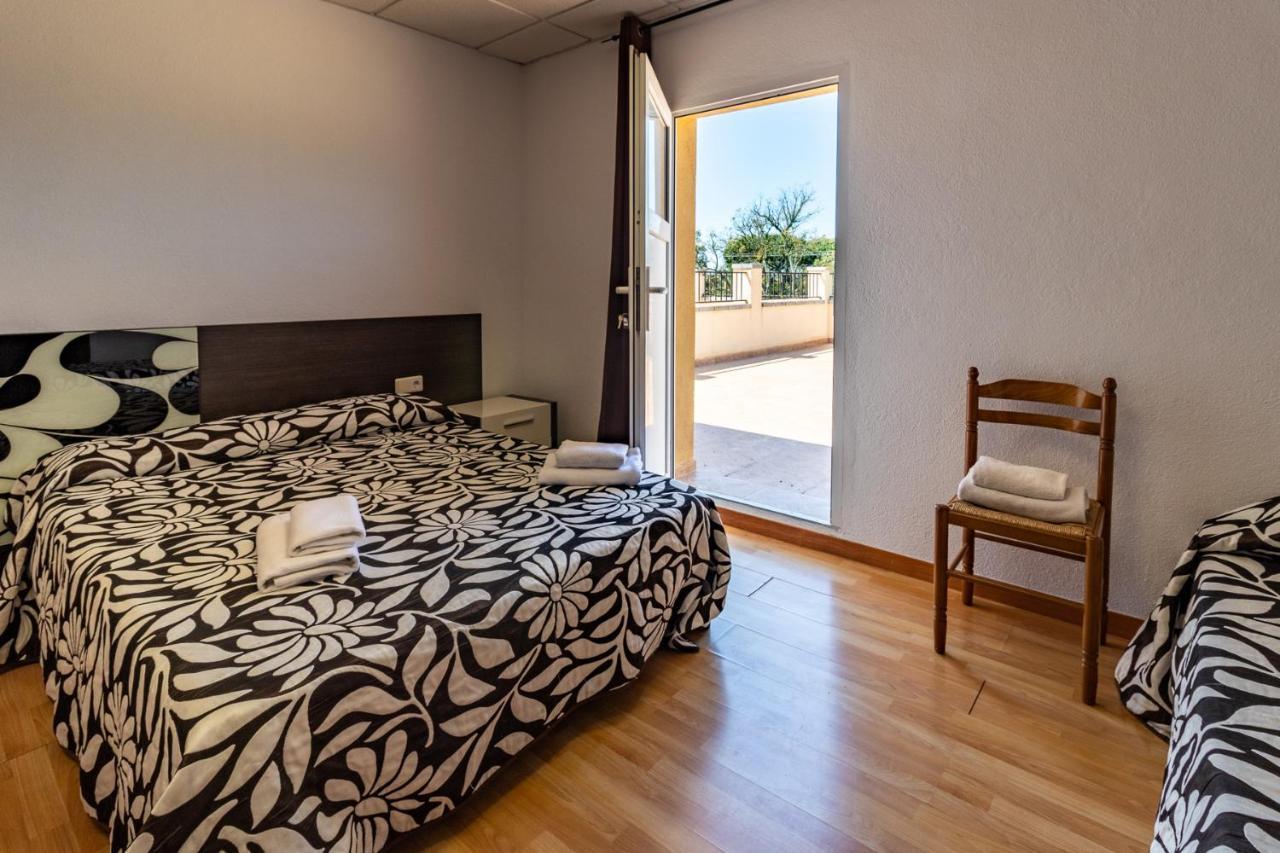 Buganto Amplia Casa Con Piscina Y Jardin Llambillas