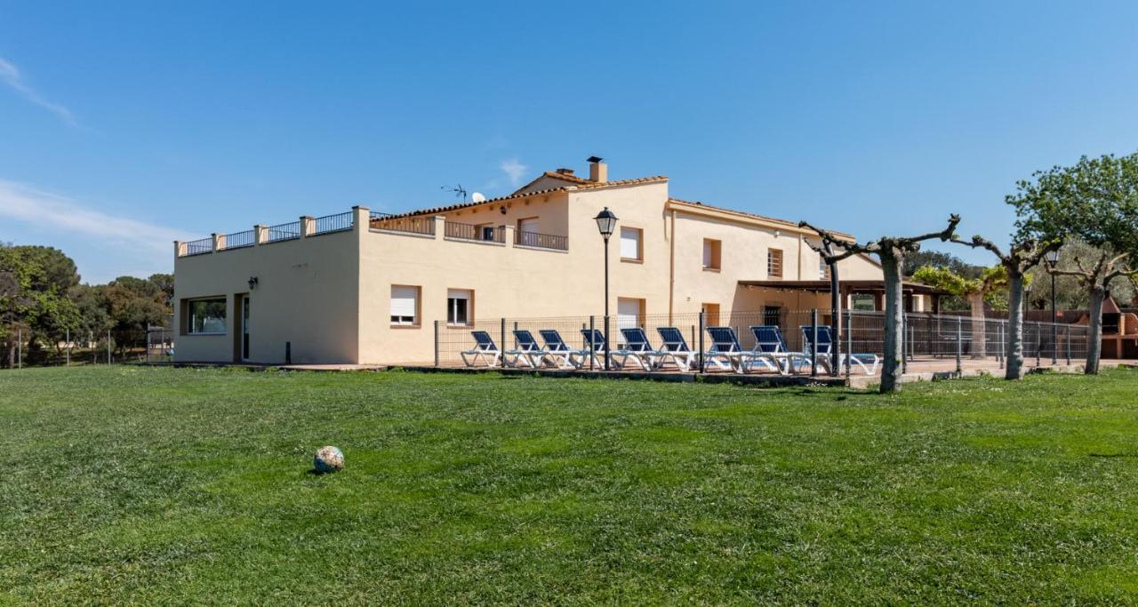 Holiday home Buganto Amplia Casa Con Piscina Y Jardin