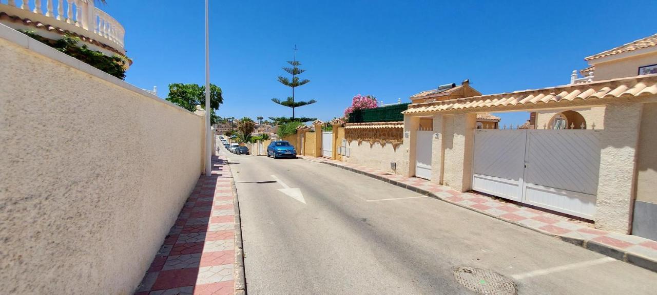 Agradable Con Piscina Privada Villa