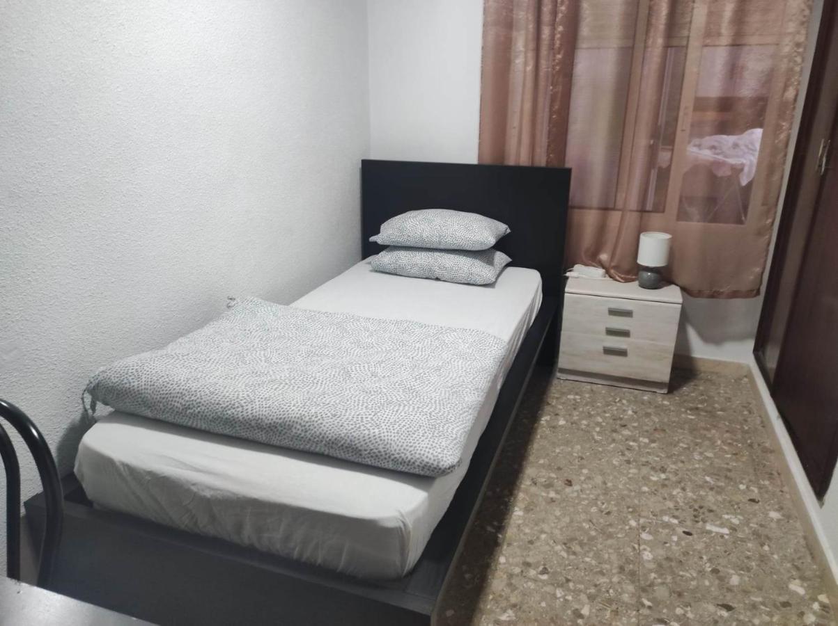 P-3- комната в квартире для 1 человека в центре Habitación en casa particular *
