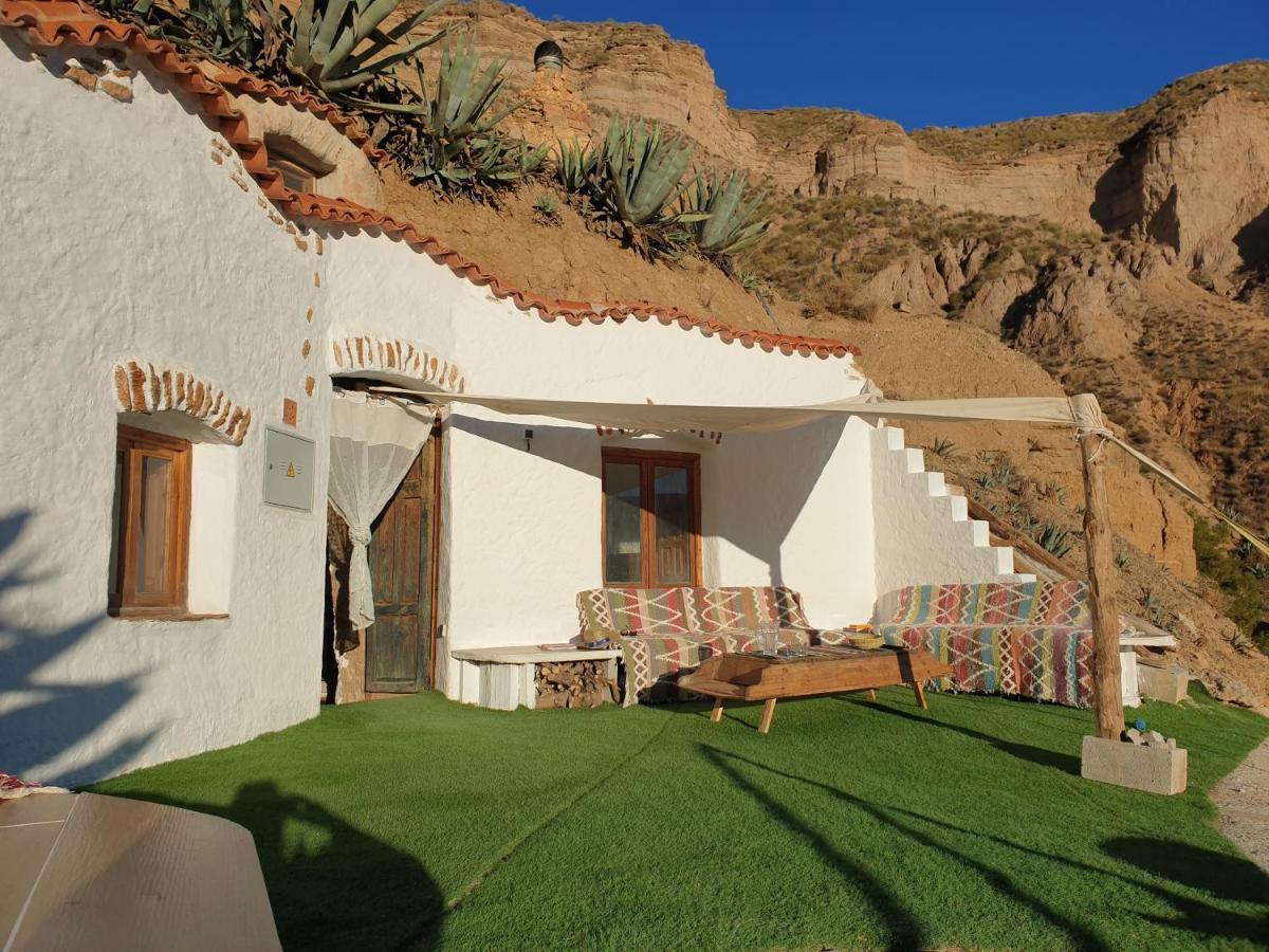 Creatively Designed Cavehouse With Jacuzzi Сasa de vacaciones