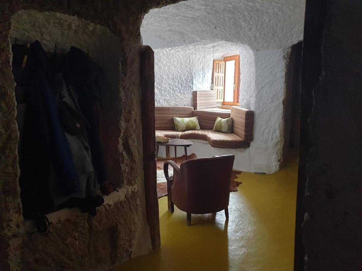 Creatively Designed Cavehouse With Jacuzzi *