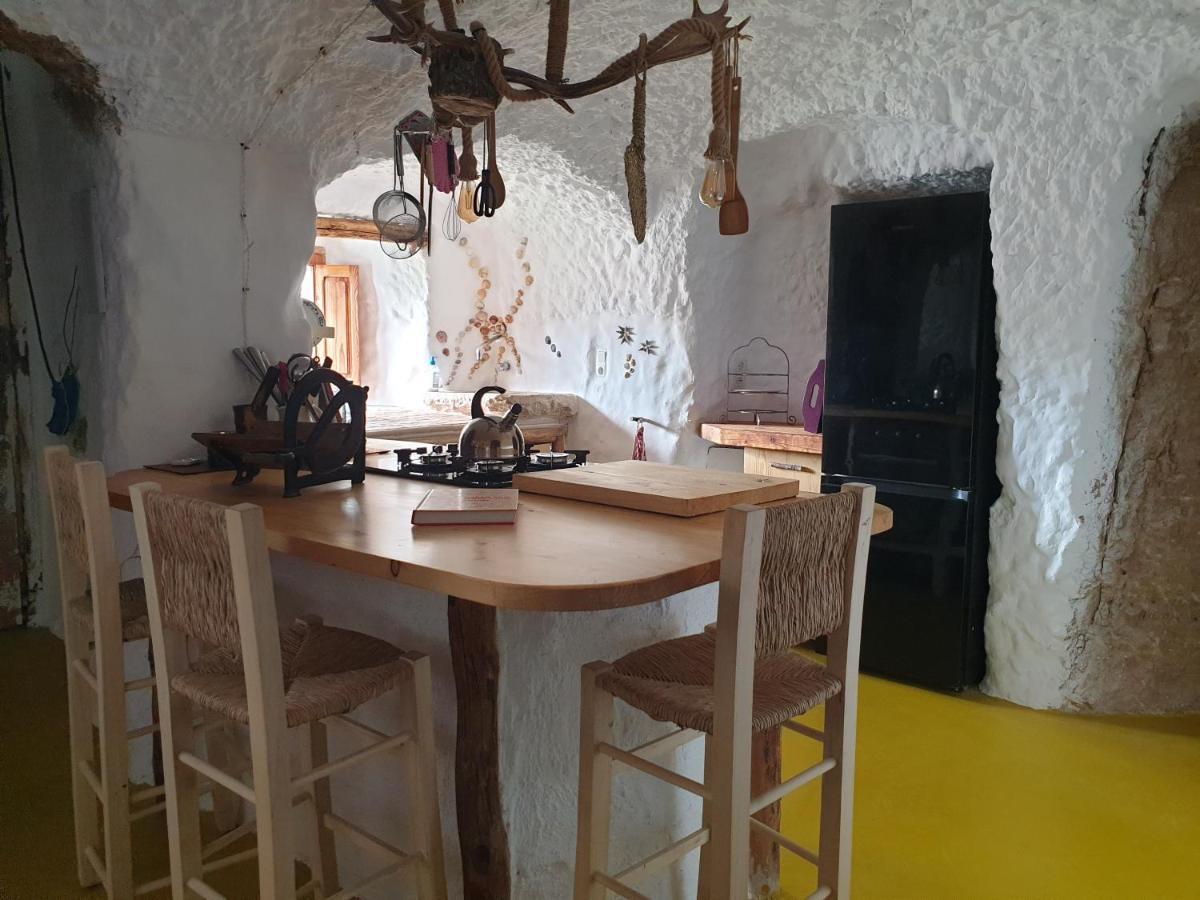 Creatively Designed Cavehouse With Jacuzzi * Gorafe