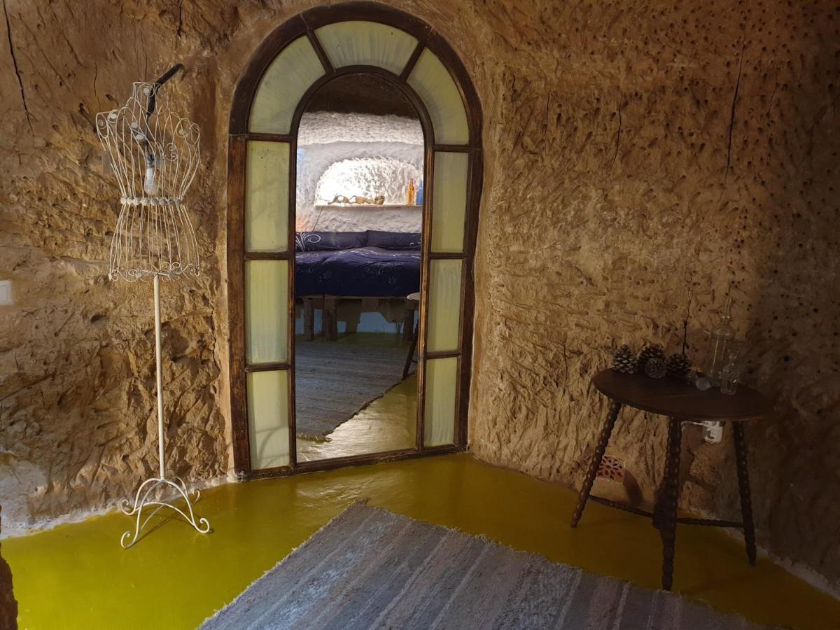Creatively Designed Cavehouse With Jacuzzi * Gorafe