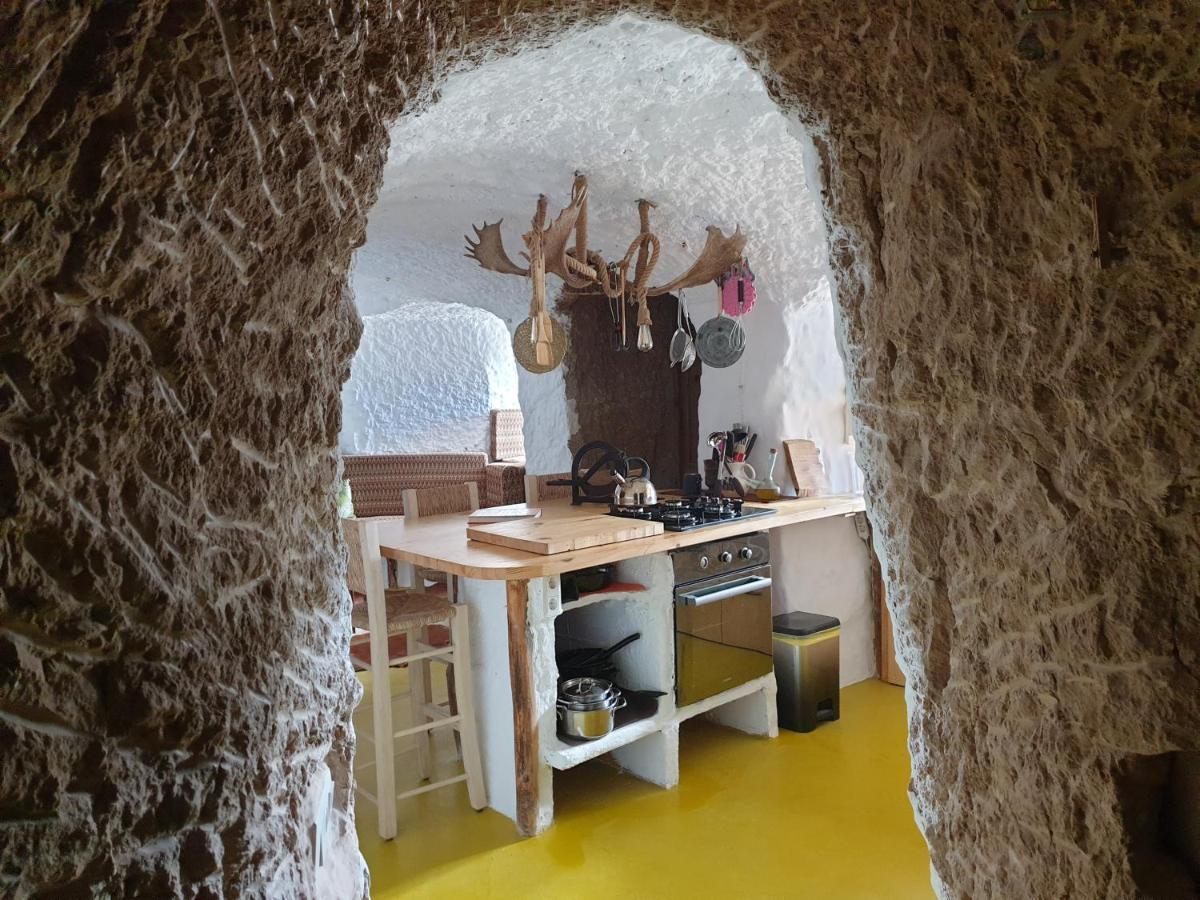 Creatively Designed Cavehouse With Jacuzzi * Gorafe
