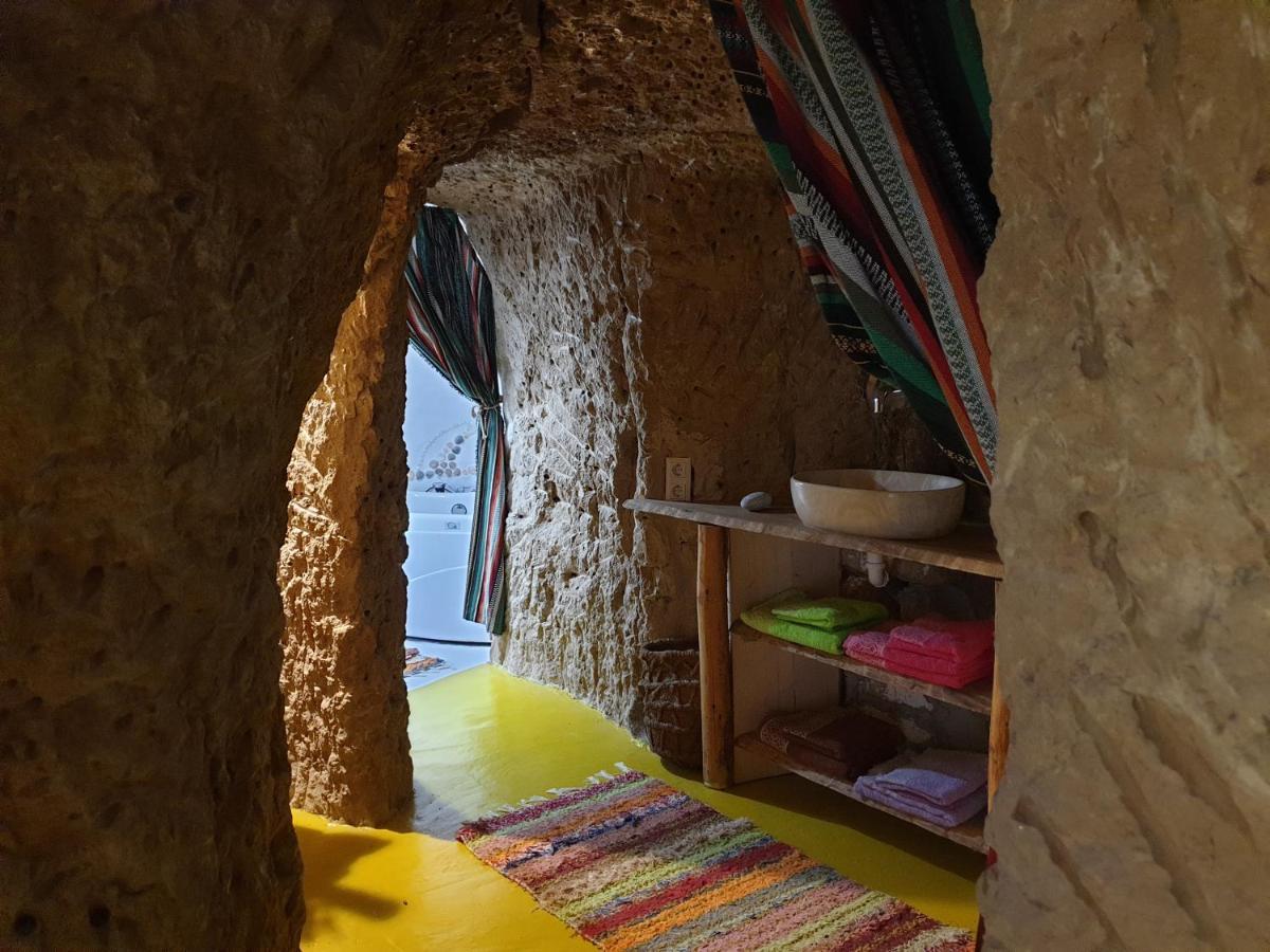 Creatively Designed Cavehouse With Jacuzzi *