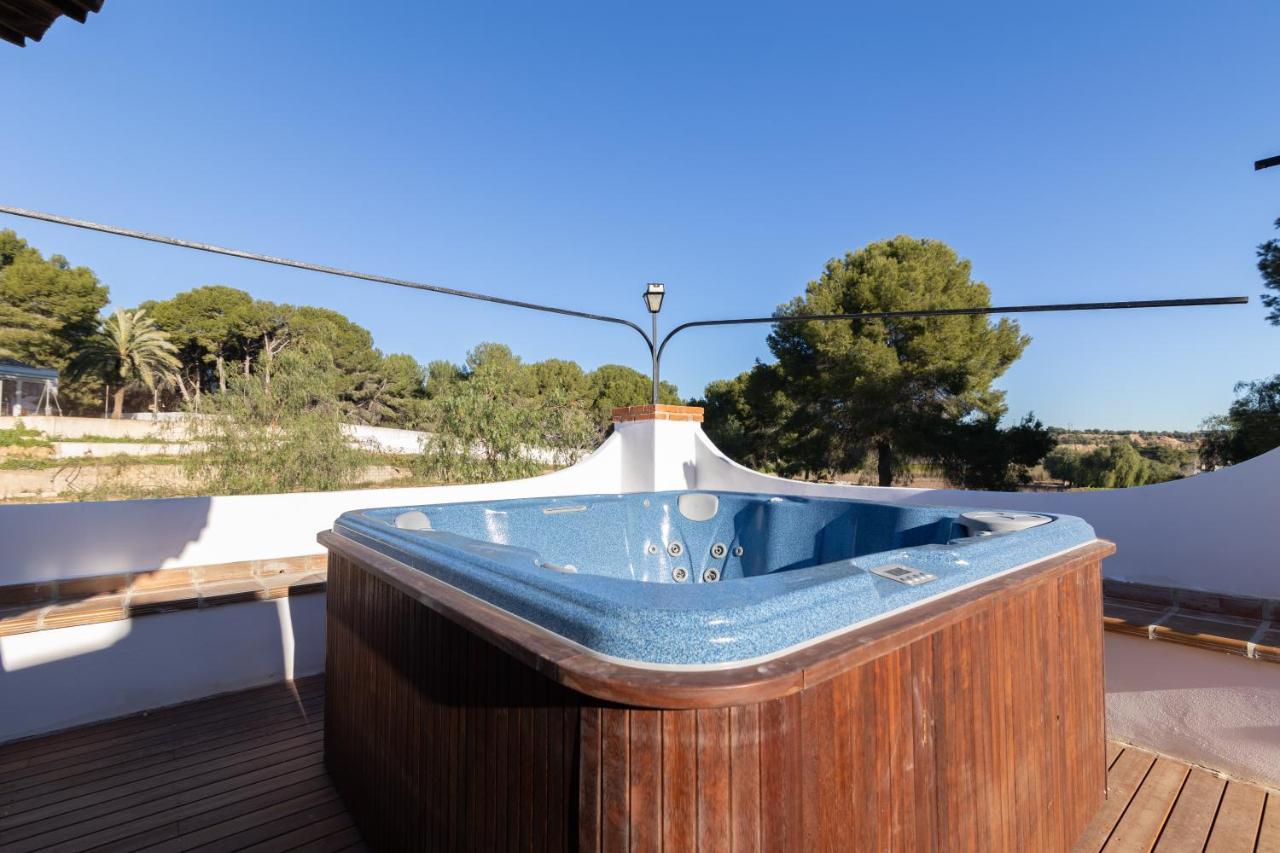 Villa Huerta 1 Manises, Jacuzzi, Sauna, Piscina Manises
