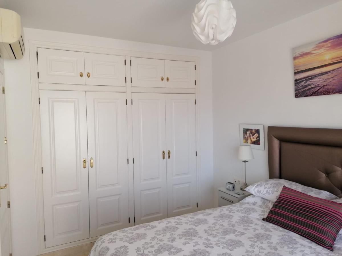 Exquisite Modern 2-bed House In El Pinar De *