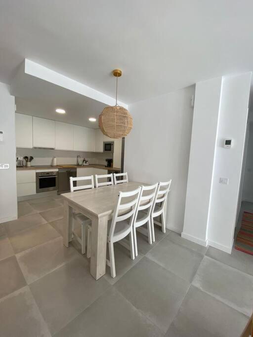 Stylish Seaside 3 Bed With Terrace + Sea View