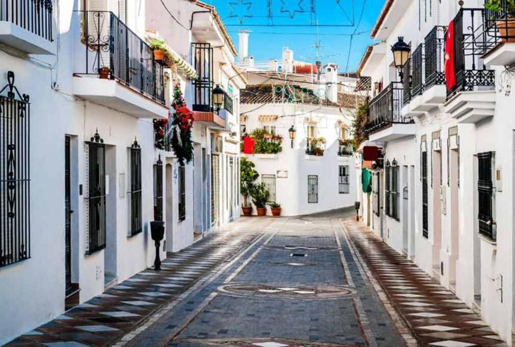 Stylish Seaside 3 Bed With Terrace + Sea View * Benalmádena
