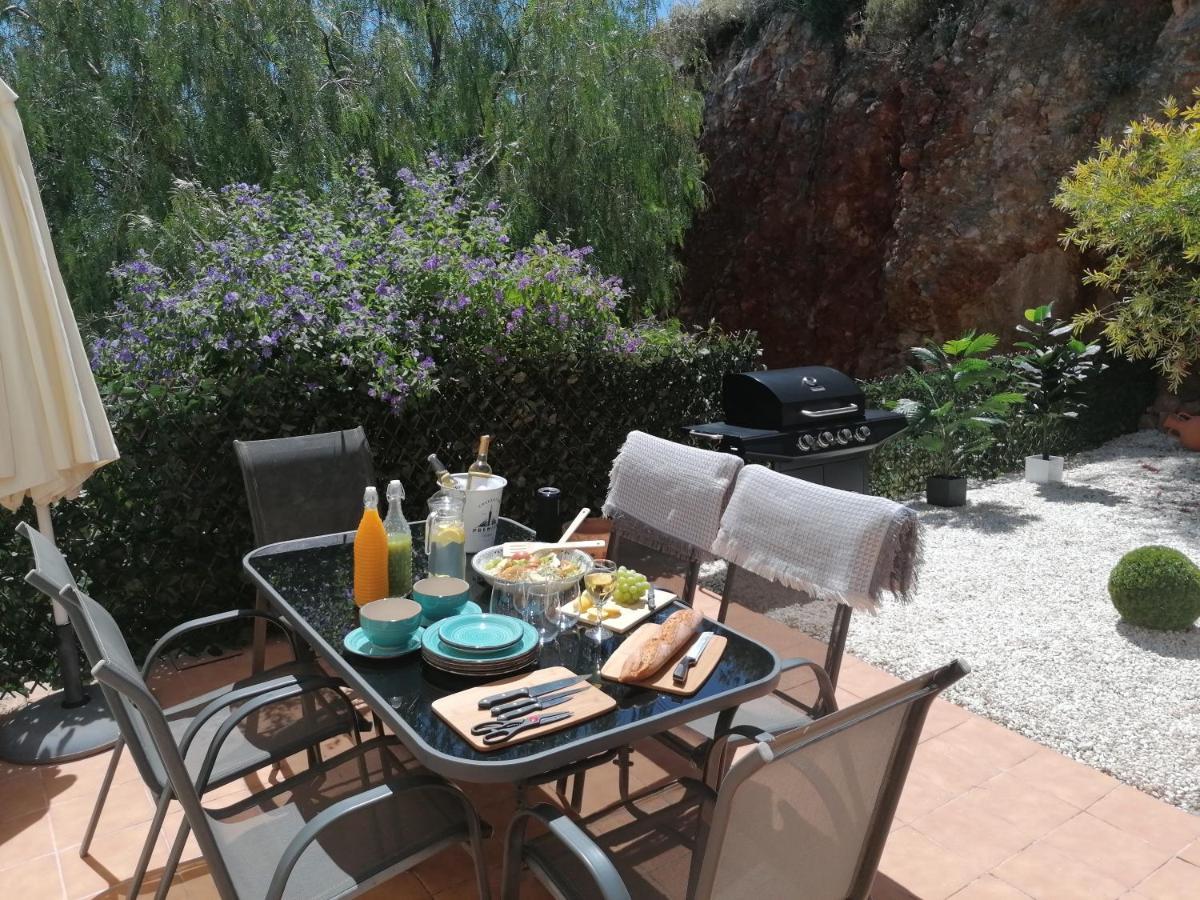 Exquisite Modern 2-bed House In El Pinar De Сasa de vacaciones