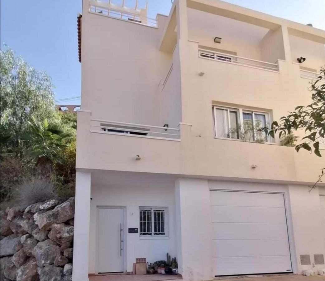 Exquisite Modern 2-bed House In El Pinar De