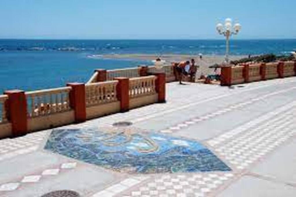 Apartamento Stylish Seaside 3 Bed With Terrace + Sea View