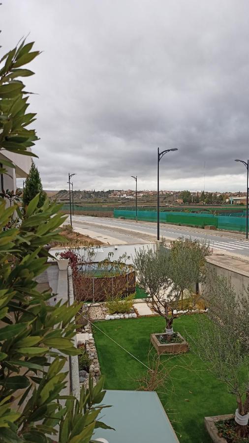 Con Piscina Y Jardin, No Fumadores Ni Fiestas Villa