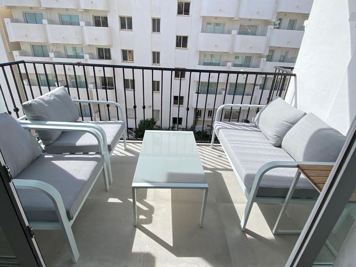 Stylish Seaside 3 Bed With Terrace + Sea View