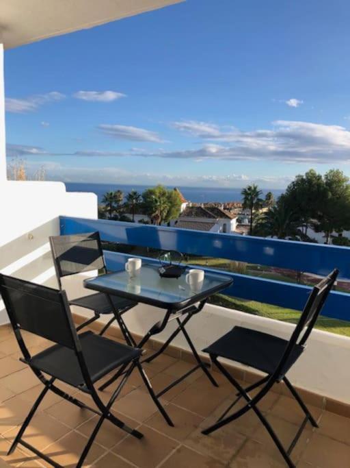 Duquesa - Superb Sea Views & Overlooking Pool Manilva