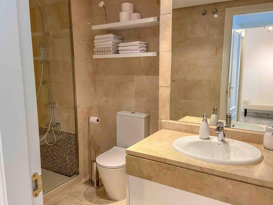 Luxurious 2 Bedroom Apartment, Puerto Banus, Two Beautifull Swimmingpools * Marbella