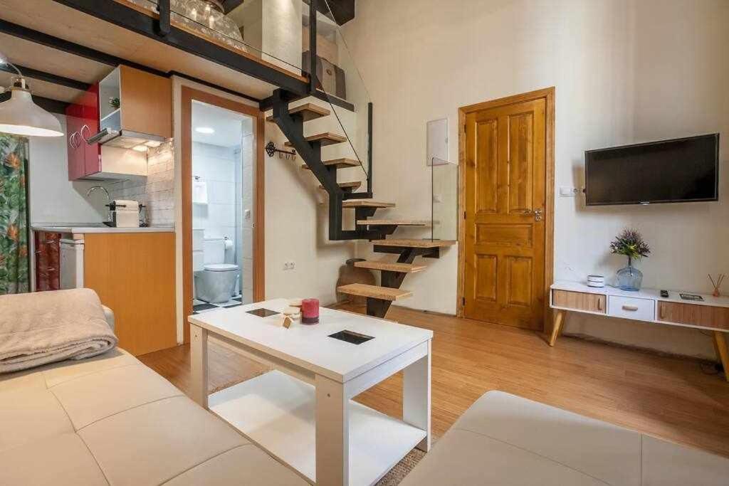 Apartment Monkeys El Arenal Santas Patronas Seville