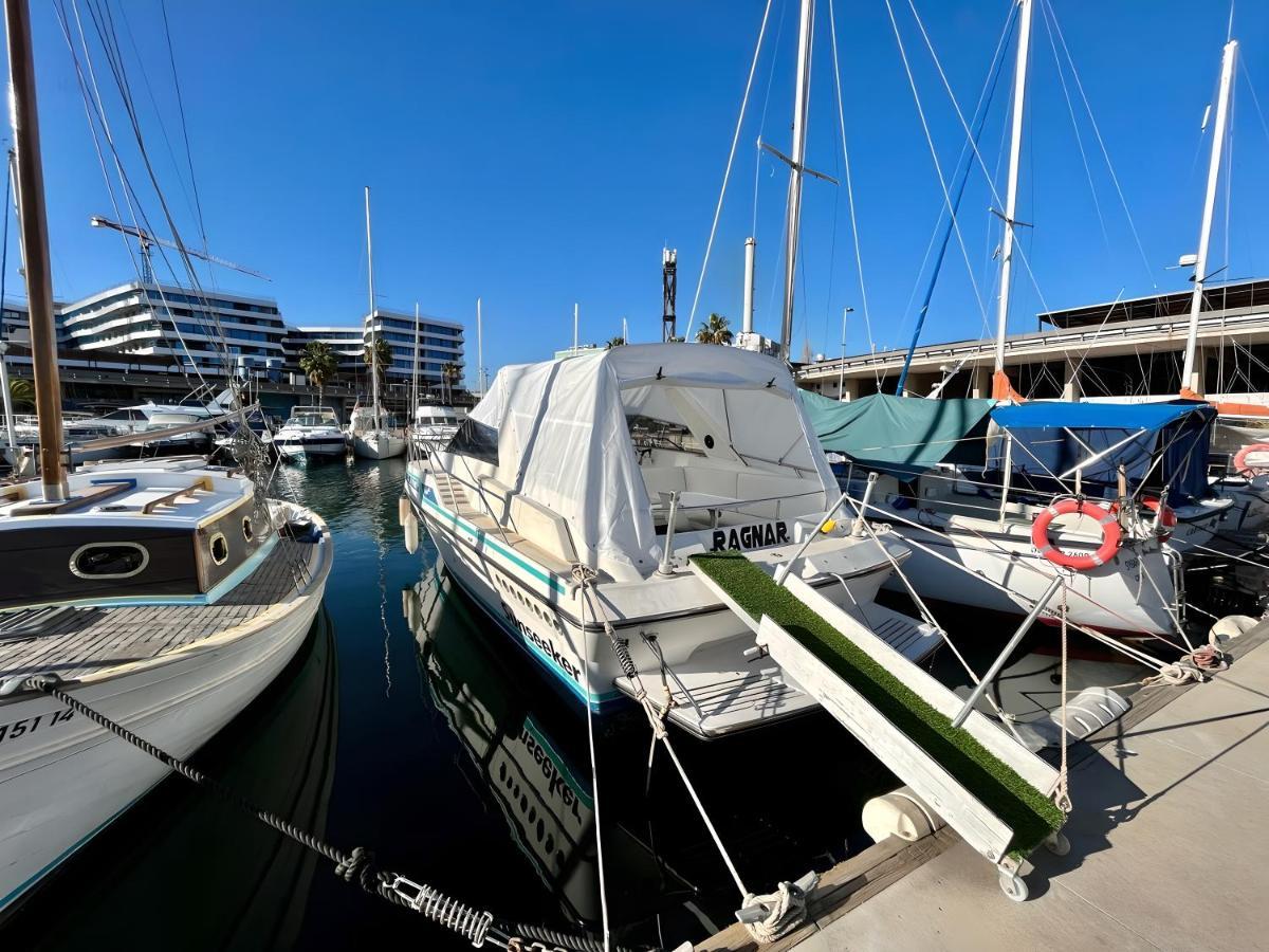 Botel Cozy Private Two Yacht In Barcelona With Free Parking